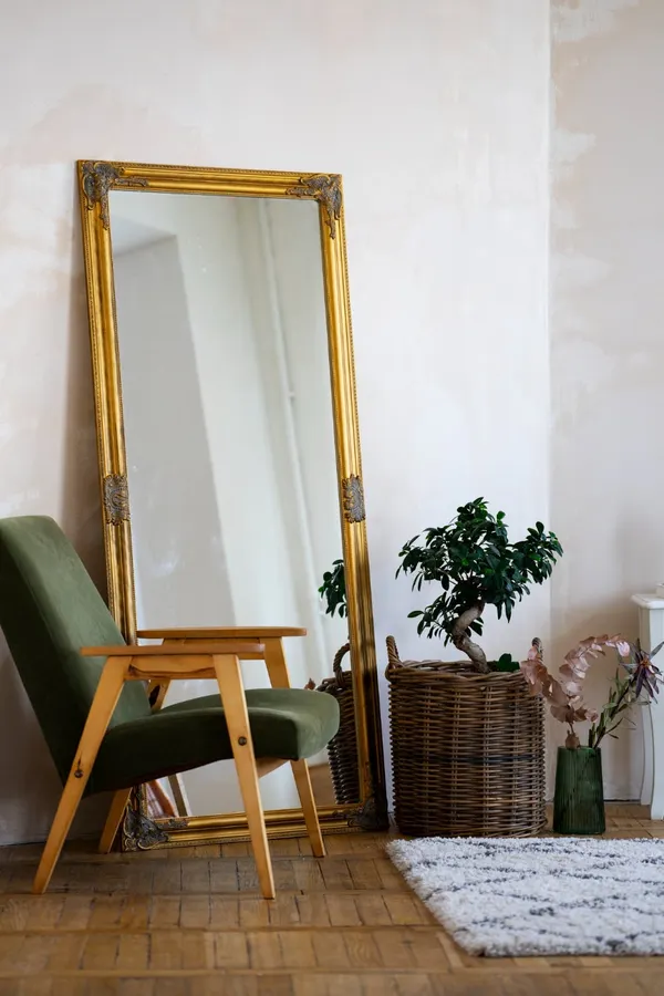 Mirror Magic: The Art of Antique Mirror Restoration