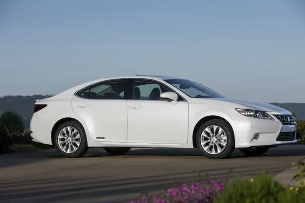 When Technology Performance and Style Come Together - Lexus ES 300H