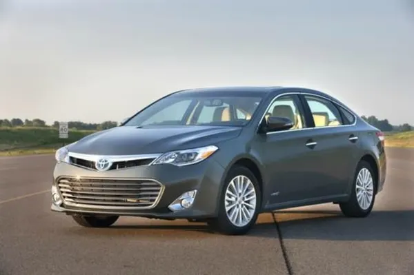 Toyota Avalon Hybrid Side