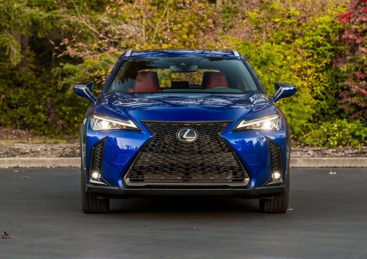 2021 Lexus UX 250h and Lexus Mobile Collision Assistance Service