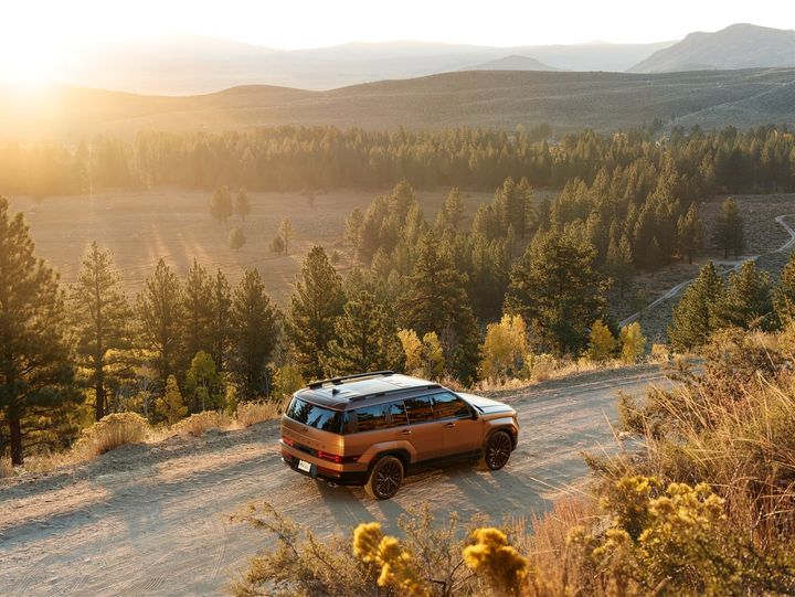 2026 Hyundai Santa Fe Hybrid — Boxy Style, Family Comfort, and Everyday Efficiency