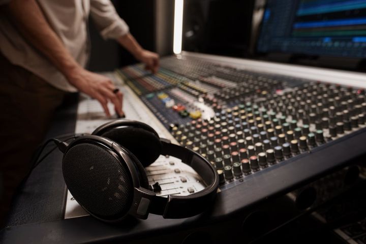 close up artist making music