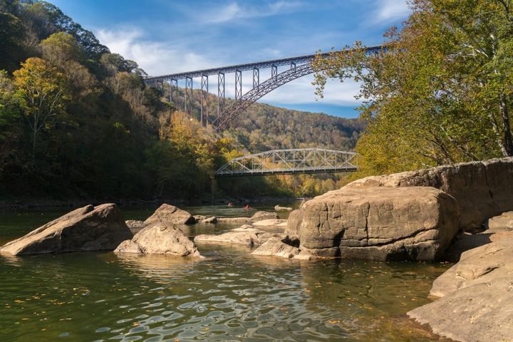 Photo kayakers at the new river george bridge in west virginia