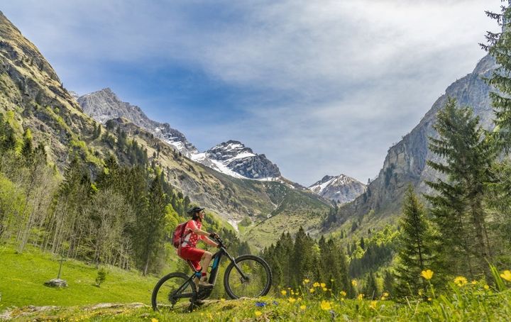 Free photo senior woman on electric mountain bike