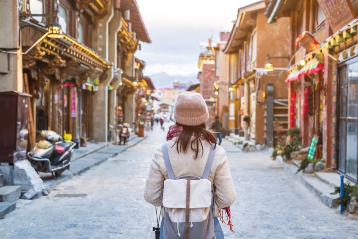 10 Travel Essentials to Buy for Your Next Trip