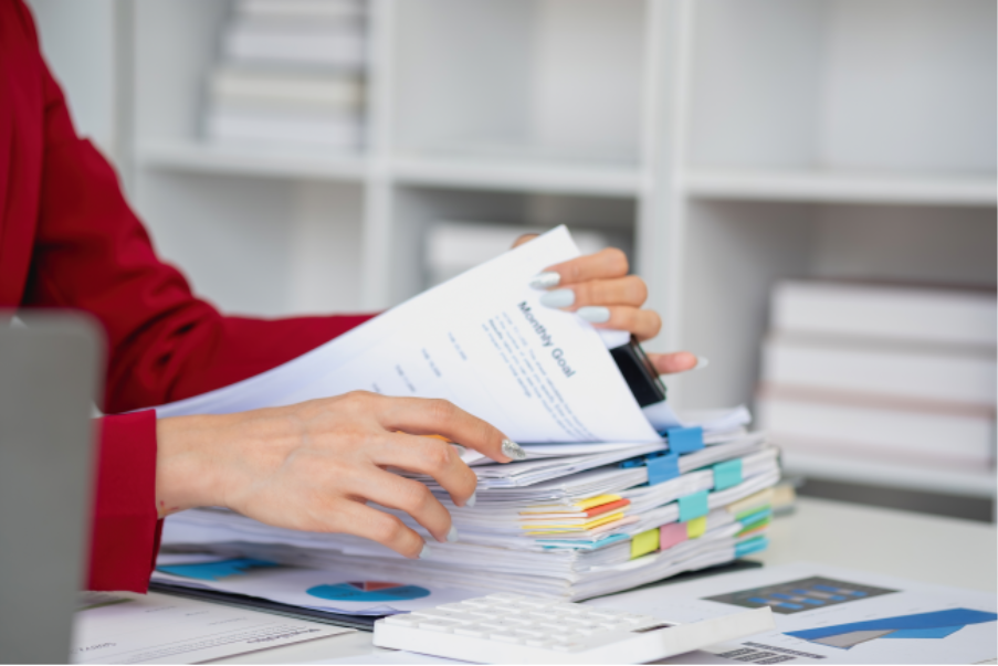 사람, 의류, 텍스트, 책이(가) 표시된 사진
AI 생성 콘텐츠는 정확하지 않을 수 있습니다.