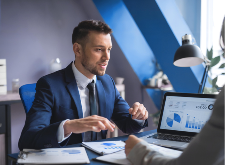 사람, 컴퓨터, 실내, 노트북이(가) 표시된 사진
AI 생성 콘텐츠는 정확하지 않을 수 있습니다.