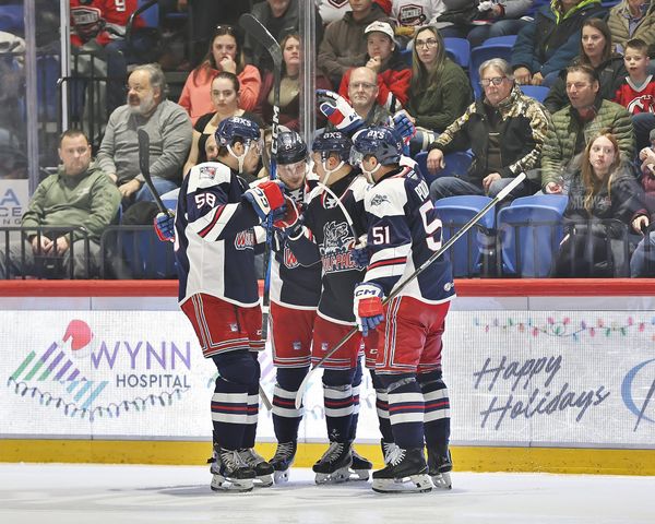 Wolf Pack Score Two Shorthanded Goals, Edge Comets 2-1