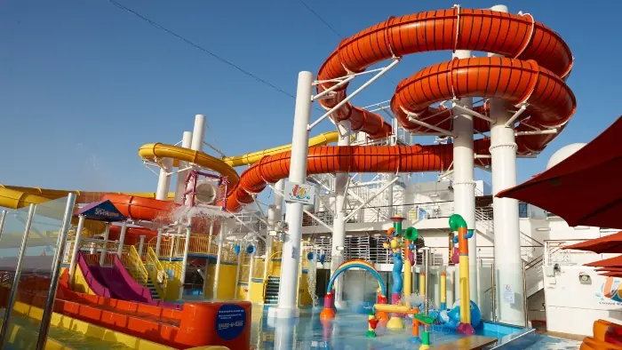 carnival_cruises_with_waterslides