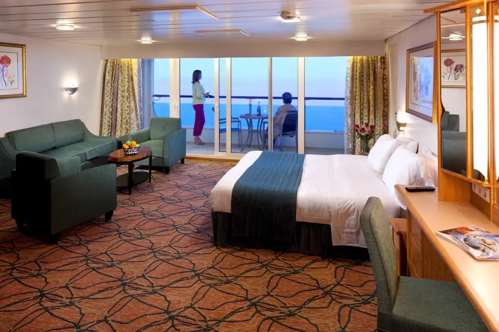 Accessible Junior Suite with Balcony on Grandeur of the Seas
