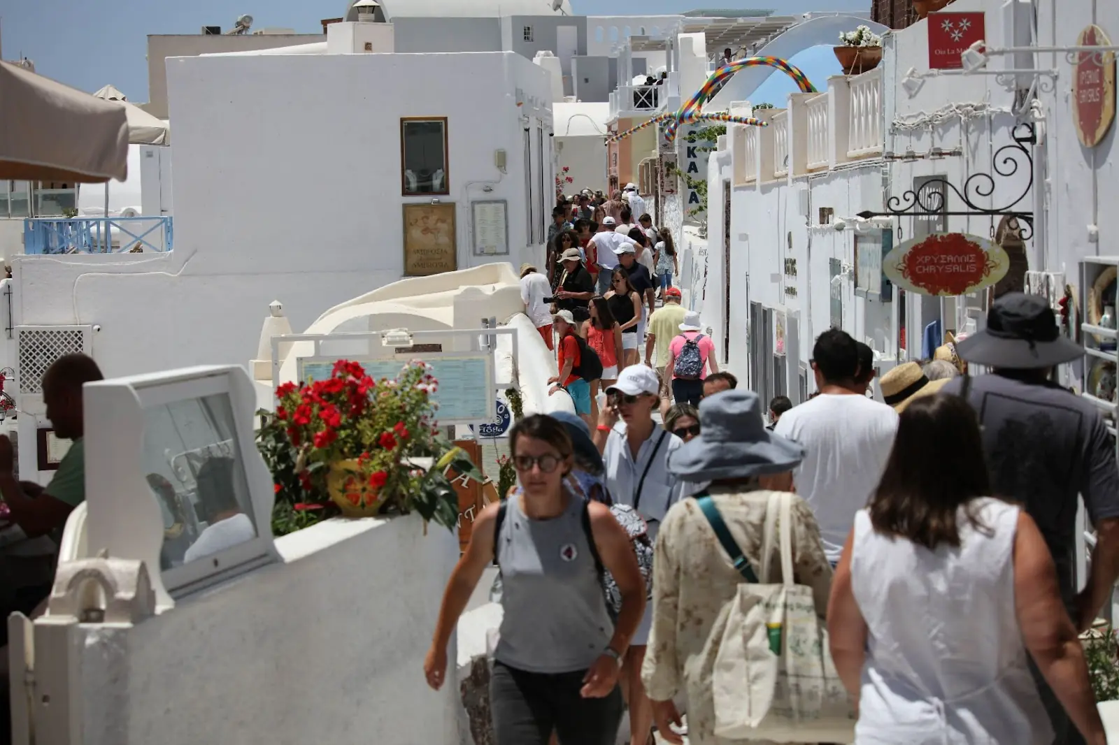 Busy streets of Fira