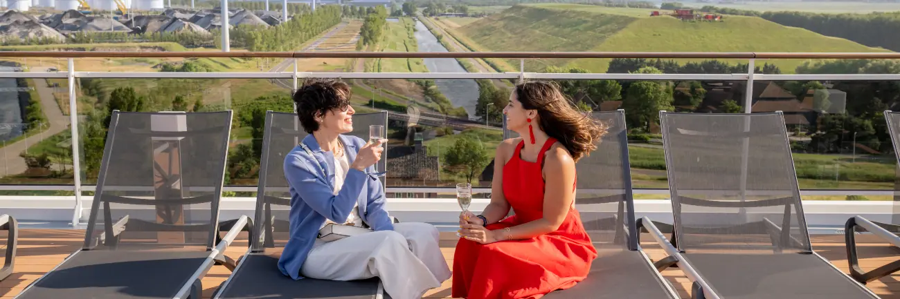 MSC guests enjoying Champagne