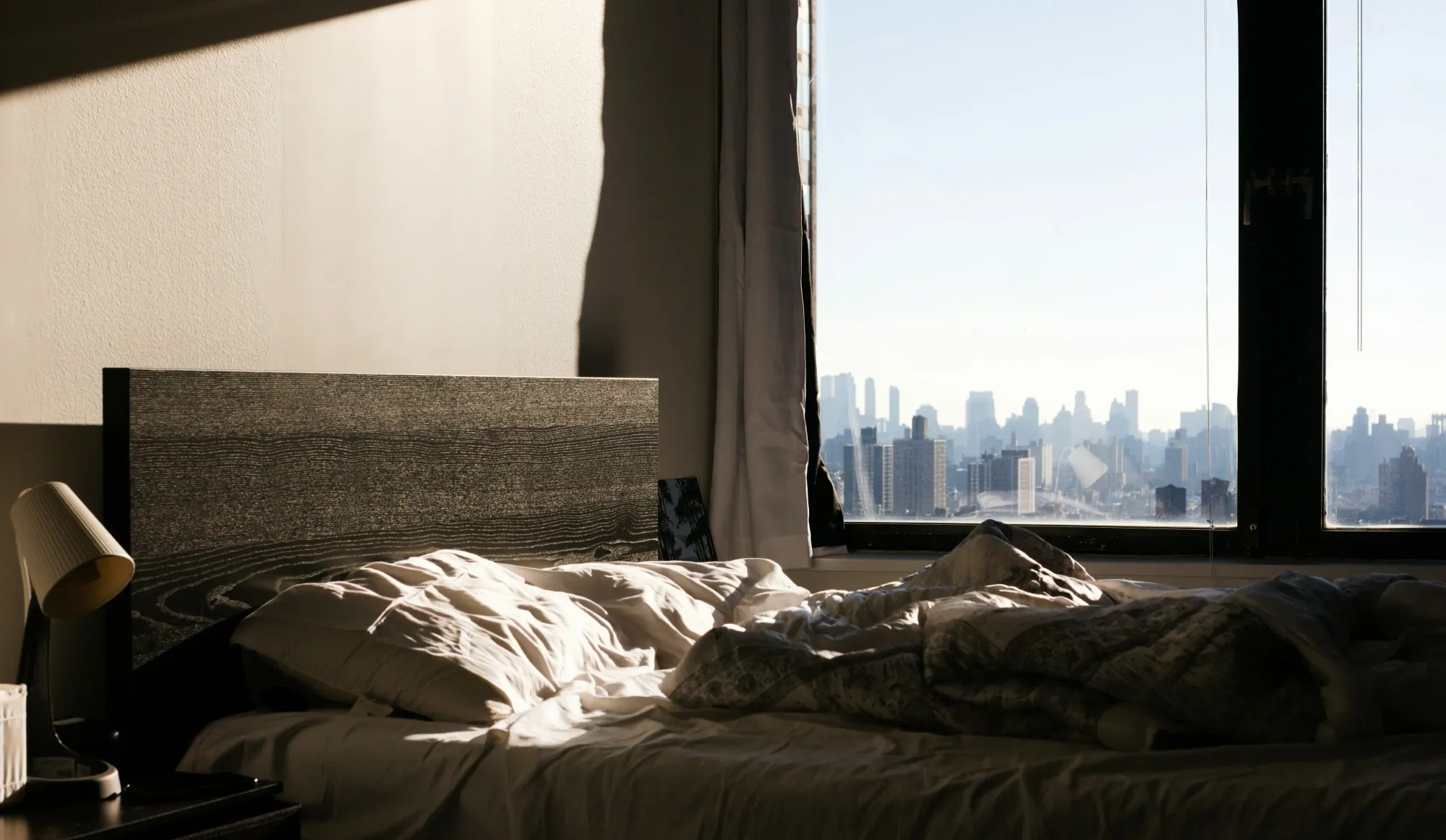 Sleepmaxxing in a city