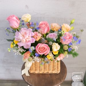 กระเช้าดอกไม้โทนชมพู Peony