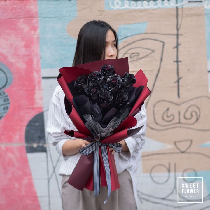 ช่อกุหลาบสีดำ 8 ดอก