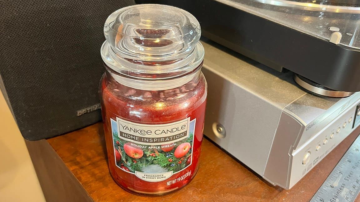 UNUSED YANKEE CANDLE - HOME INSPIRATION - HOLIDAY APPLE WREATH - FRAGRANCE IN EVERY BURN