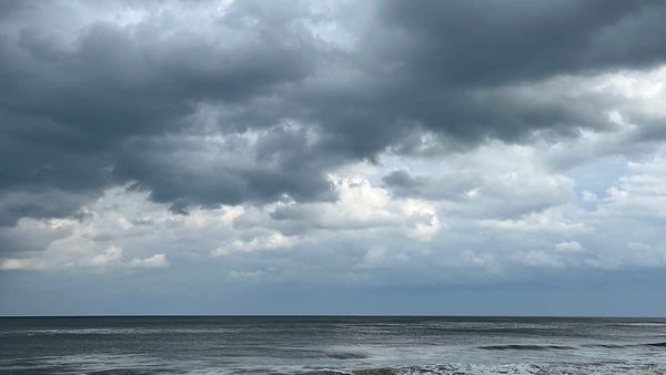 The beach: Ocean and kinda gloomy clouds