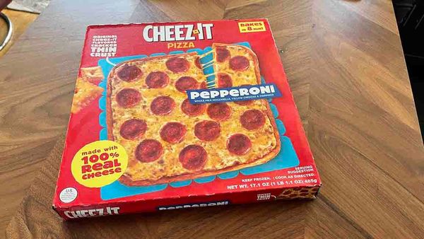 CHEEZ-IT PIZZA BOX
