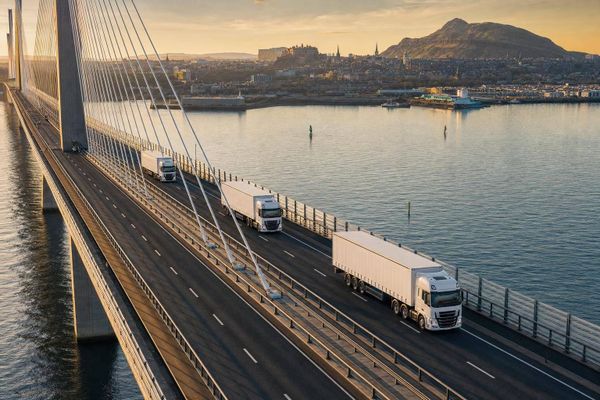 Best Fleet Tracking Devices for Trucks in Edinburgh