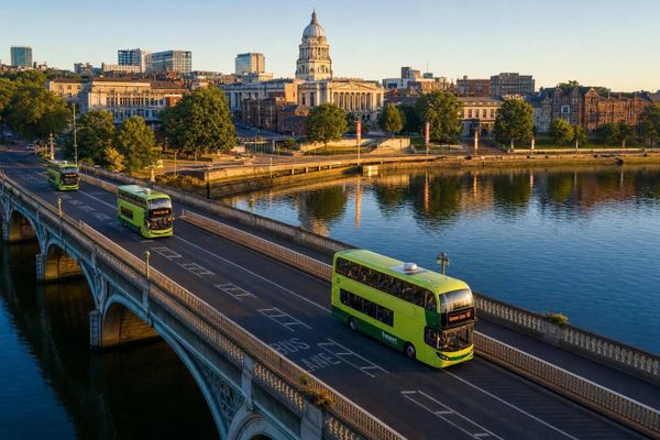 Best Fleet Tracking Devices for Buses in Nottingham
