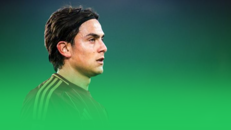 Dybala torna a Roma: stampelle, ironia e un lungo recupero