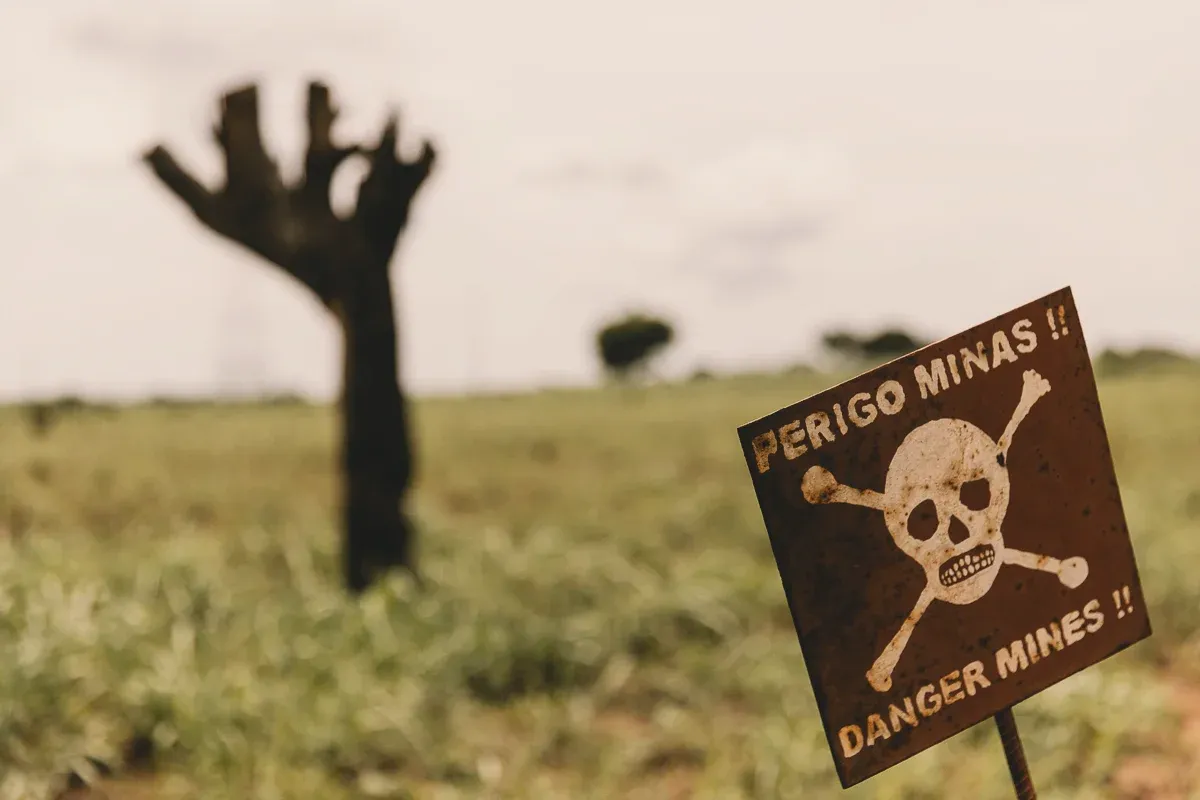 Landmine warning sign, Angola. Photo: Wikimedia Commons (CC)