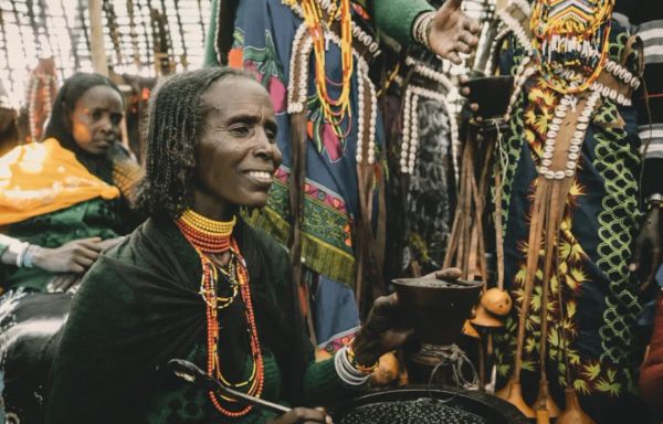 Women are the traditional hosts and moral anchors of Buna Kela. Their hands roast, grind, and pour — but their wisdom guides the circle toward peace and dignity.