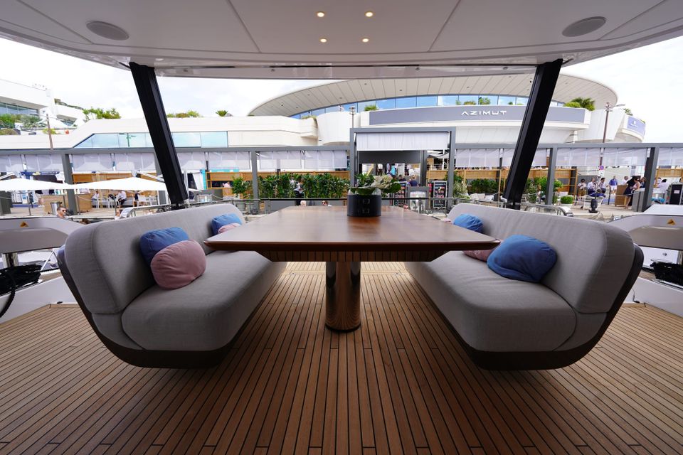 Azimut-Yacht beim Cannes Yachting Festival