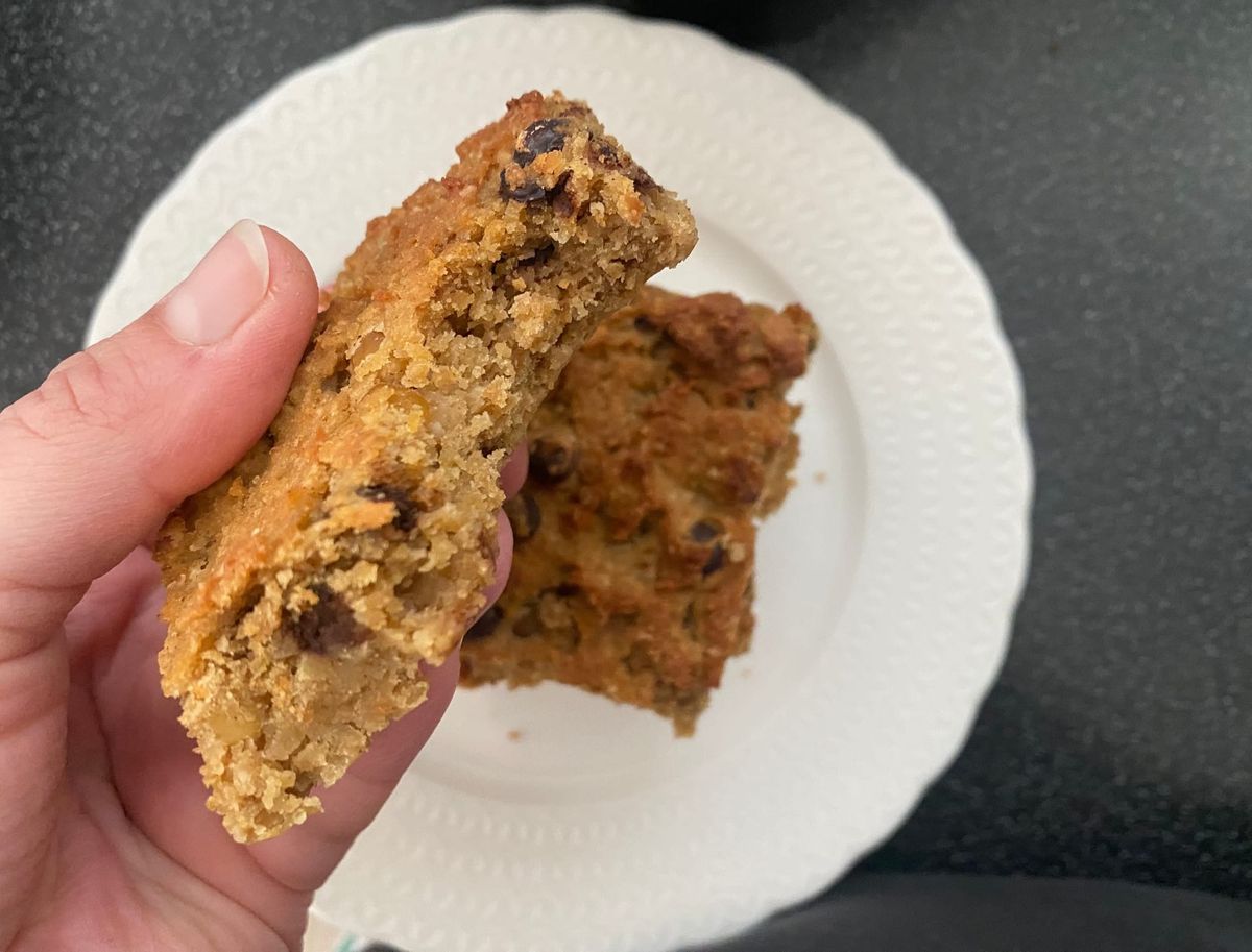 Cizrnové blondies s arašídovým máslem