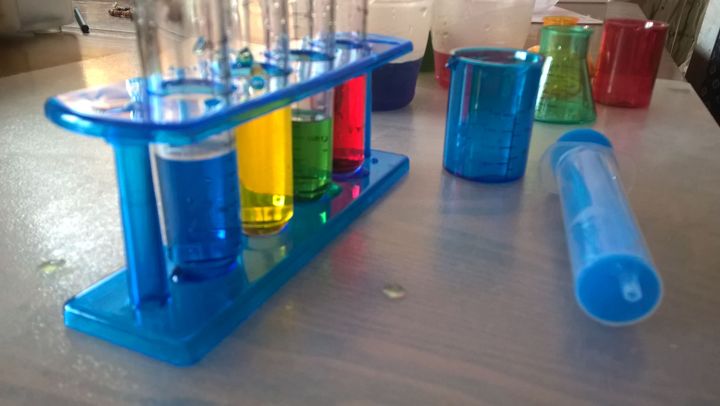 Zkumavky a míchání barev