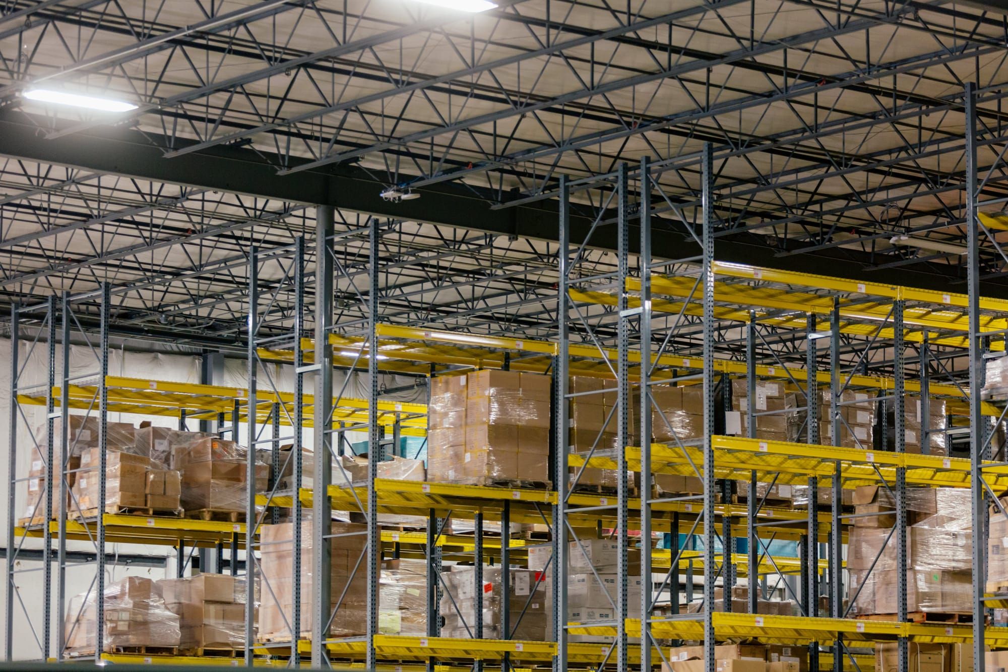 How to Secure Contracts for Your Box Truck Business: A Complete Guide