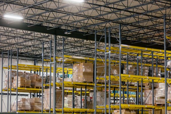 How to Secure Contracts for Your Box Truck Business: A Complete Guide