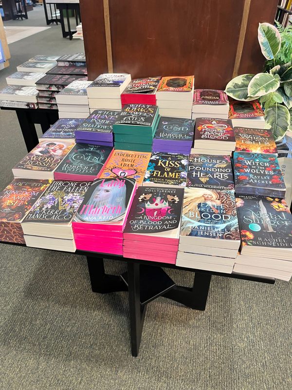 The Author's Edge: How Sprayed Edges Can Elevate Your Book's Market Appeal