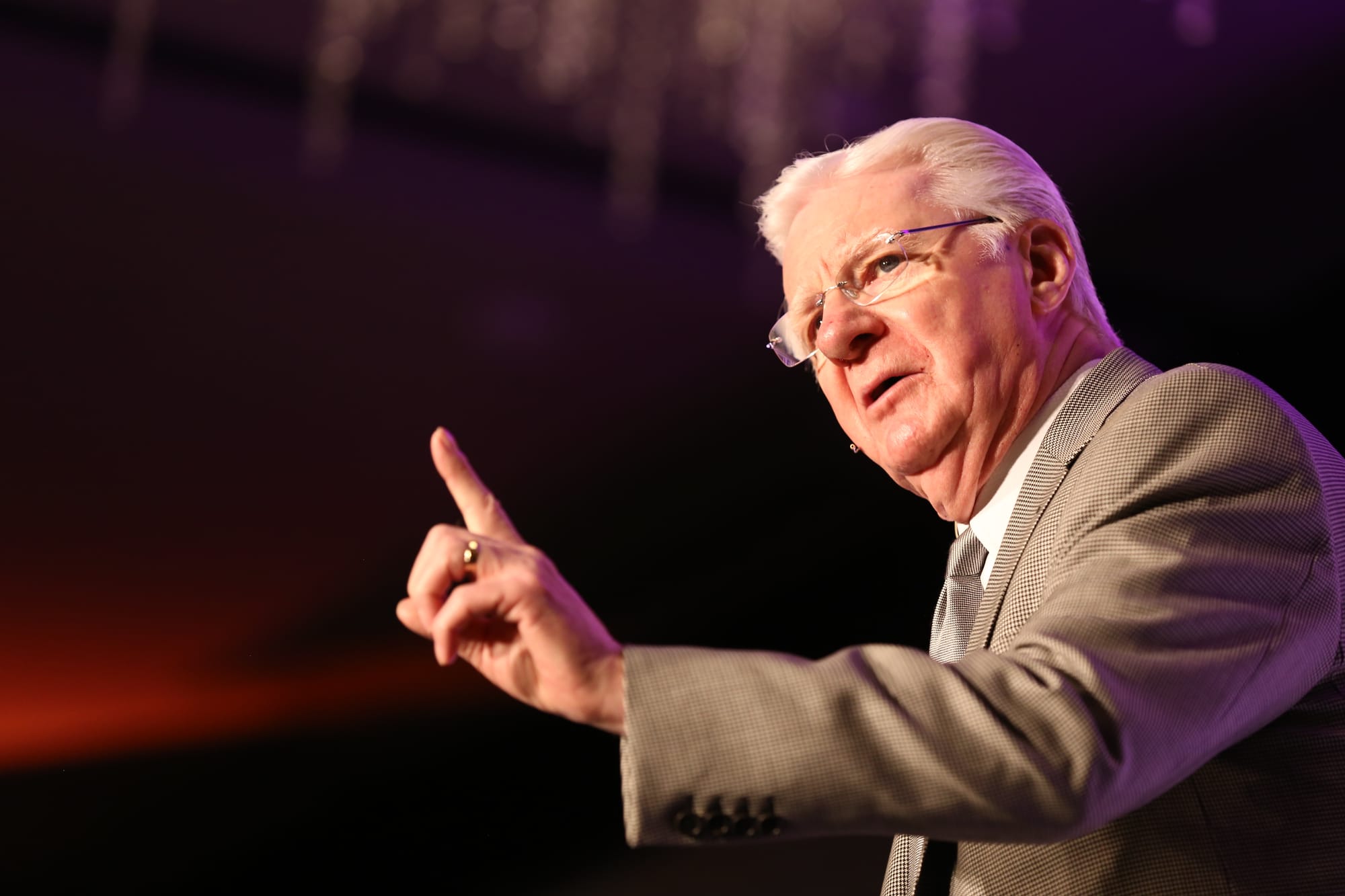Bob Proctor teaching the Law of Polarity and the seven universal laws of manifestation on stage