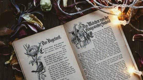 Open book symbolizing The Kybalion and the 7 Hermetic Principles of Hermetic philosophy