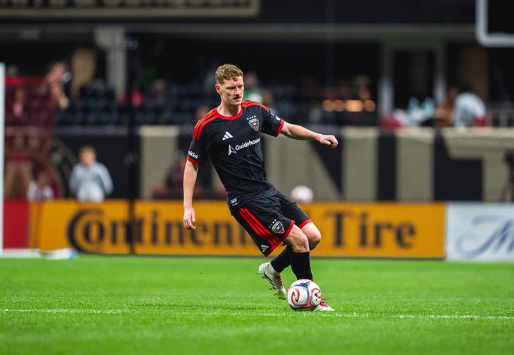 Kye Rowles controls the ball during D.C. United's MLS game at Atlanta United on March 21, 2026.