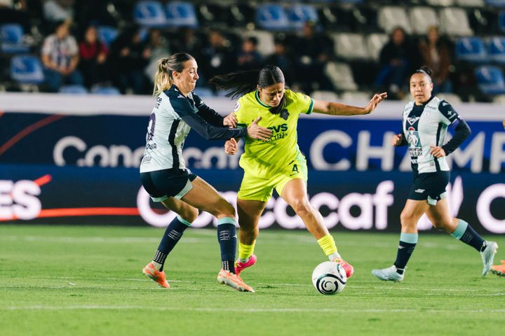 Rebeca Bernal drives past Nina Nicosia during the Washington Spirit's Concacaf W Champions Cup semifinal at Pachuca.