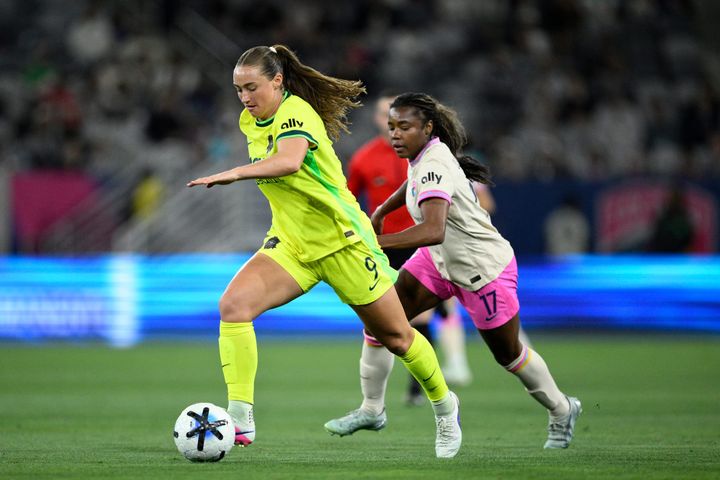 Tara Rudd dribbles away from Ludmila during the Washington Spirit's loss to the San Diego Wave.