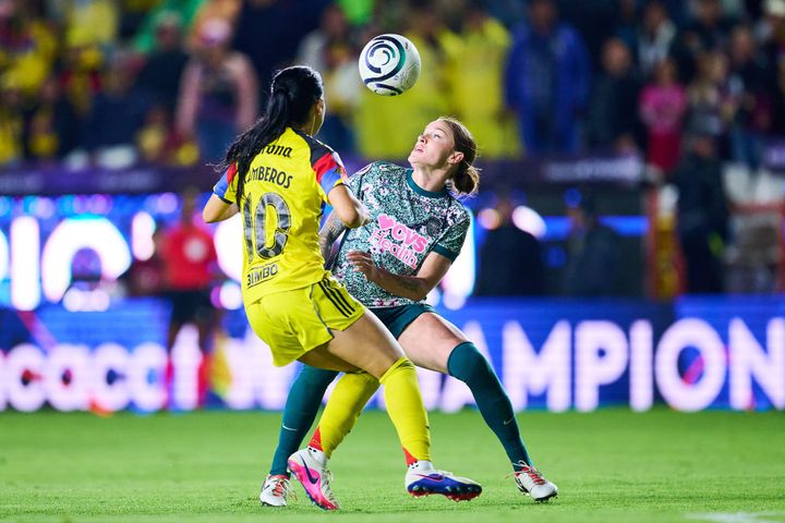 Hal Hershfelt and Scarlett Camberos contest the ball during the Washington Spirit's loss to Club América.