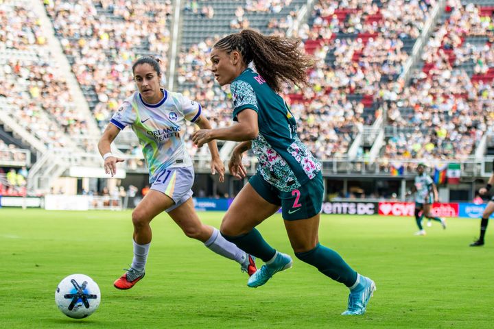 Trinity Rodman dribbles against Oihane Hernández during the Washington Spirit's game against the Orlando Pride.