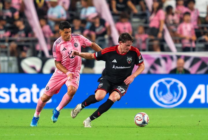 Nikola Markovic moves away from Luis Suárez during D.C. United's game at Inter Miami.