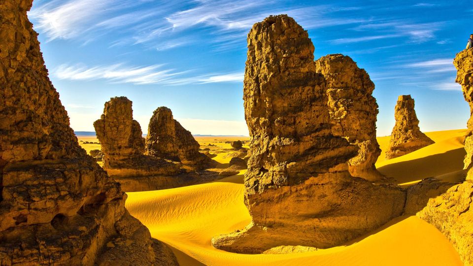 A picture of a desert with several rock formations