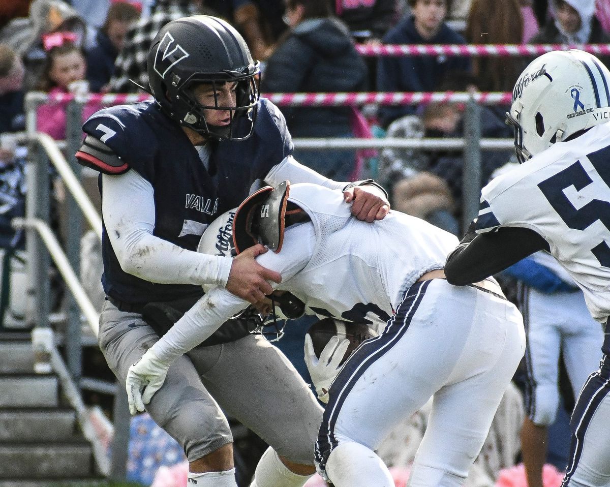 Merrimack Valley football scores late to beat Milford, stay unbeaten (video)