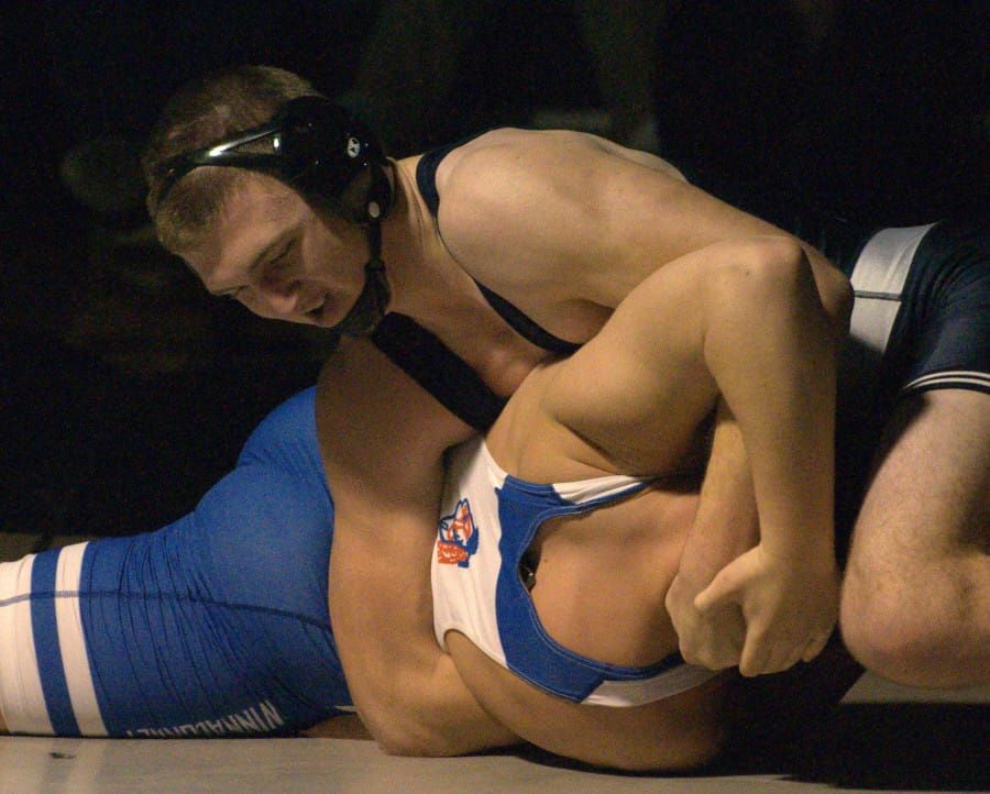 Hollis Brookline wrestling beats Winnacunnet on tiebreaker (video)