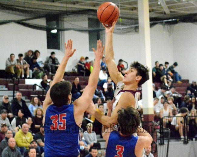Goffstown boys basketball pulls away in fourth quarter to beat Winnacunnet (video)