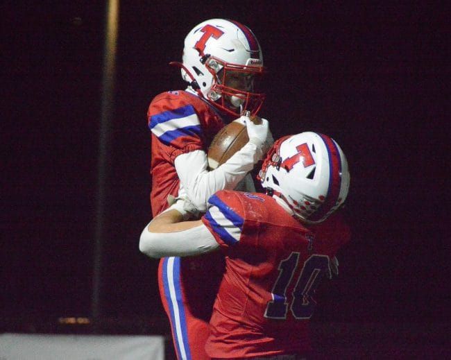 Late first-half burst lifts Trinity football past Bow in D2 playoffs (video)