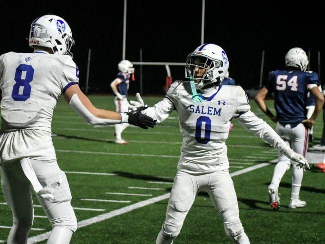 Salem knocks off Manchester Memorial in D1 football quarterfinals (video)