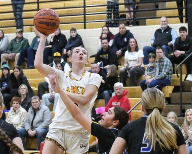 Big 3rd quarter lifts Souhegan girls basketball past Oyster River in D2 playoffs (video)