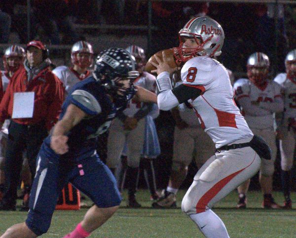 Pinkerton football scores late to beat Exeter, save season