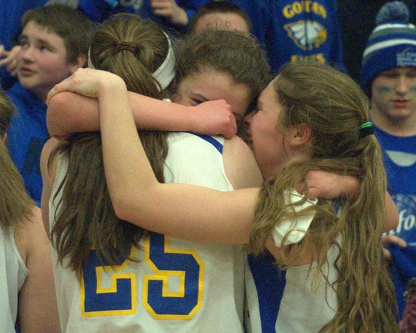 Gilford girls basketball holds off Laconia to win D3 championship (video)